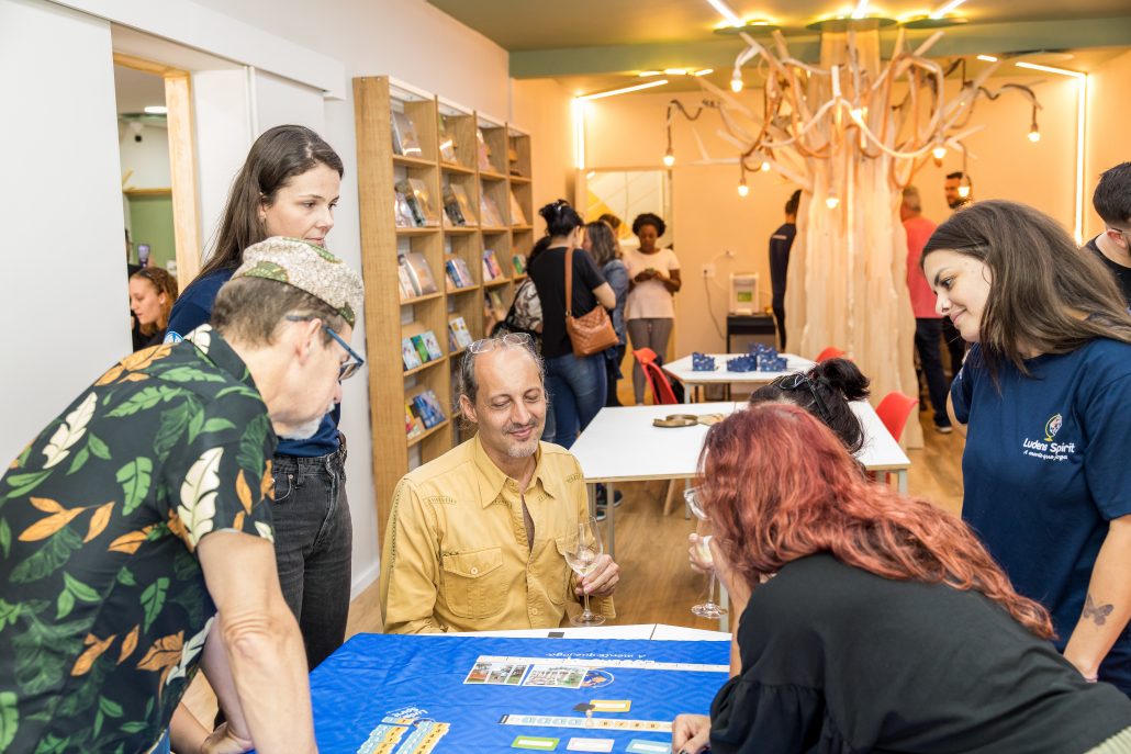 Revelando Emoções - Jogo de Tabuleiro - Ludens Spirit - Jogos Educativos -  Magazine Luiza